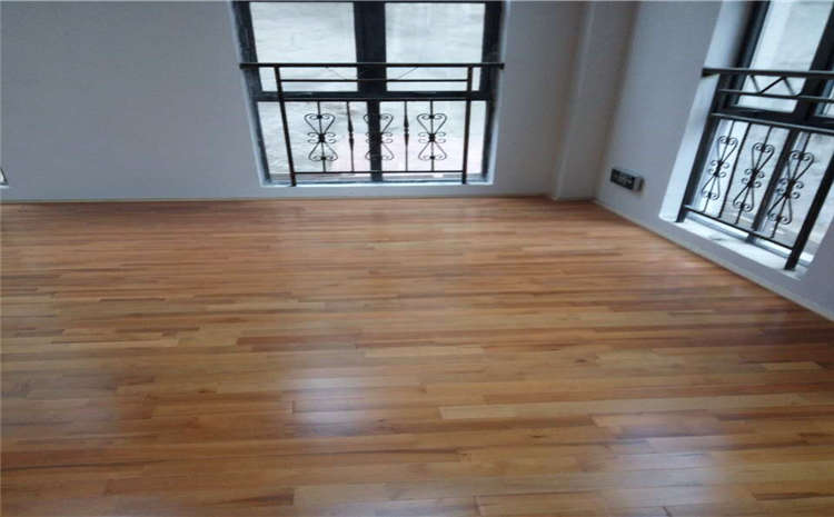 造價是的多少？學(xué)校體育運(yùn)動地板