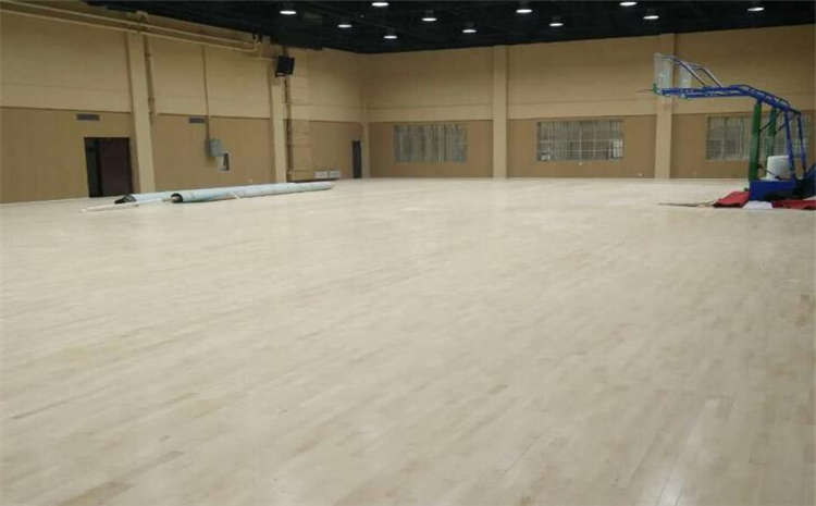 硬木企口羽毛球館木地板哪個(gè)牌子好？