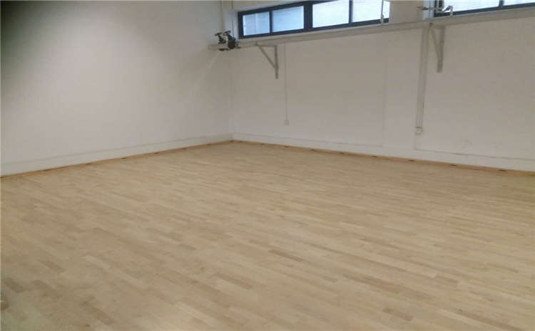 松木運(yùn)動(dòng)體育地板造價(jià)是的多少?