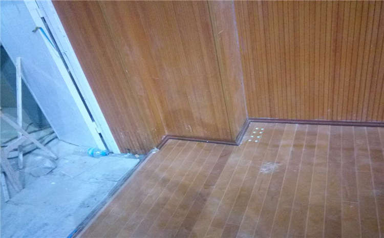 24厚籃球運(yùn)動(dòng)地板怎么維修?