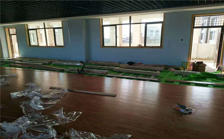 五角楓實(shí)木運(yùn)動地板價(jià)格