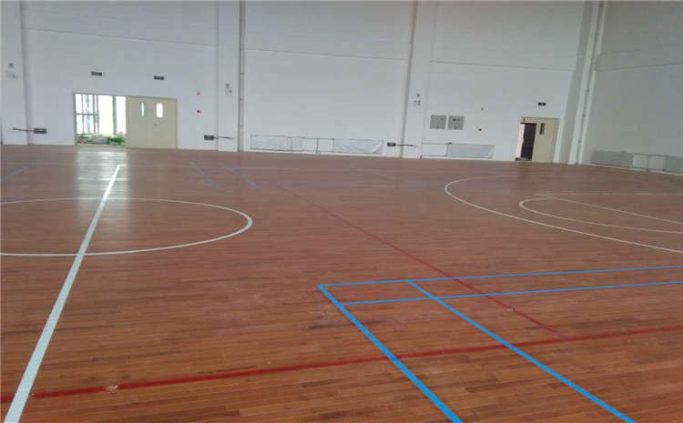 松木舞臺木地板怎么翻新?