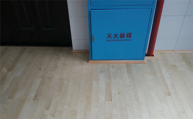 俄勒岡松體育運(yùn)動地板怎么翻新？