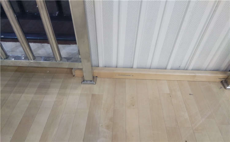 拼接板風(fēng)雨操場地板翻新施工