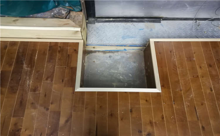 學(xué)校羽毛球館木地板雙層龍骨結(jié)構(gòu)