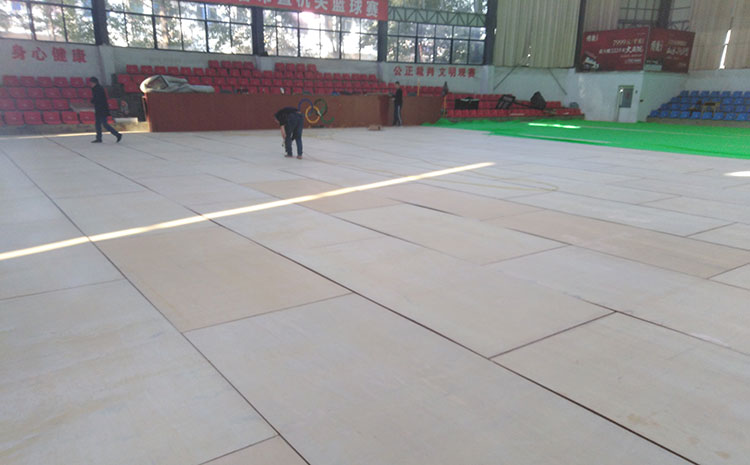 拼接板體育館實(shí)木地板哪個品牌好？