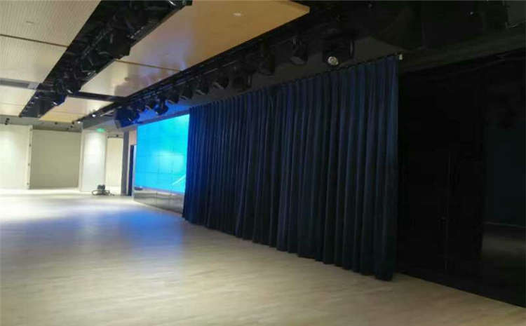 五角楓NBA籃球場(chǎng)木地板價(jià)格是多少錢?