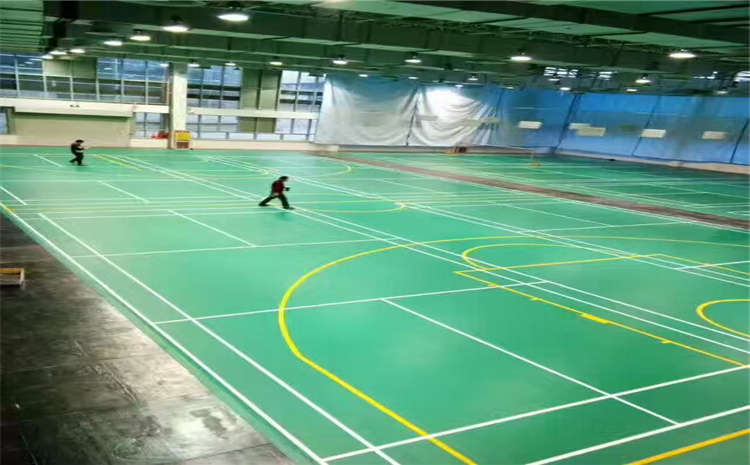 柞木風雨操場運動地板怎么翻新？
