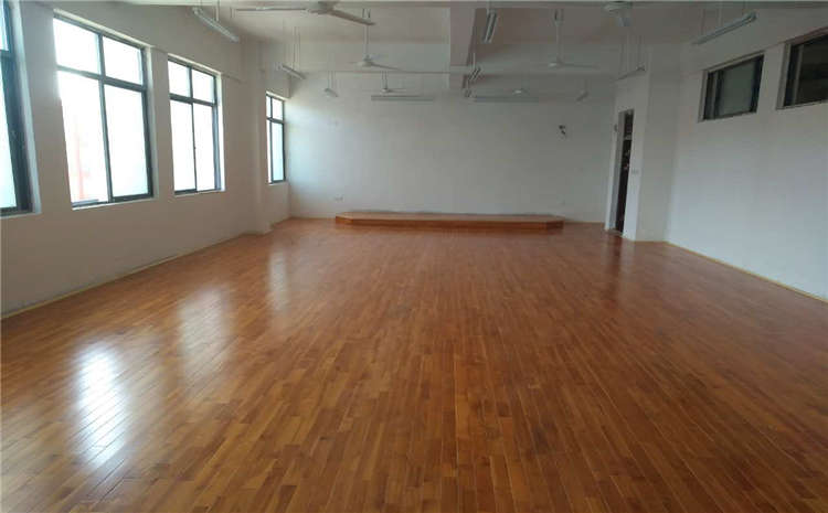 常見的籃球館地板維護(hù)