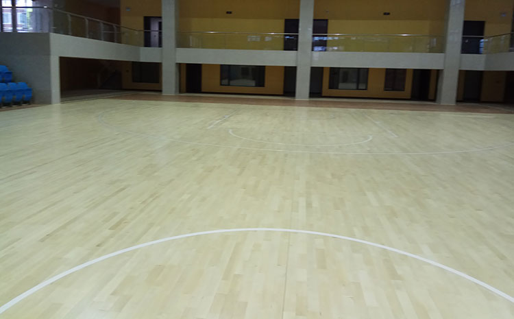 指接板風(fēng)雨操場(chǎng)地板怎么翻新？