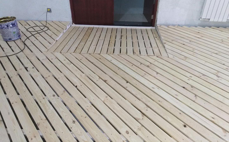 學校羽毛球館木地板價格是多錢？