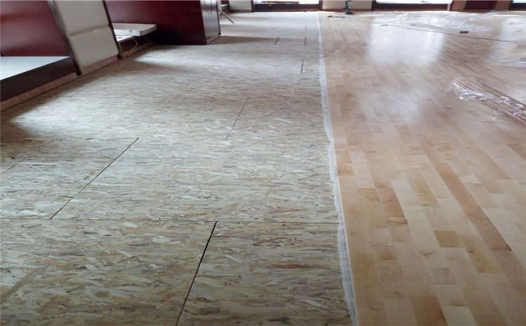 楓樺木籃球場(chǎng)地木地板多少錢一平米？