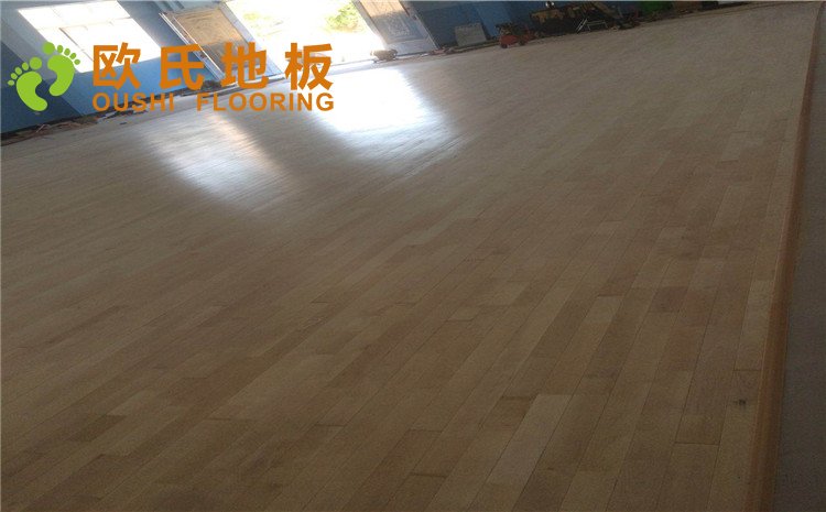 福建龍巖上杭縣瑞祥衹業(yè)公司羽毛球館木地板圖片