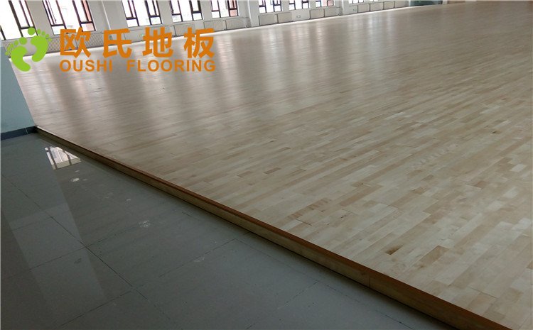 北京順義區(qū)趙全營鎮(zhèn)天順小學(xué)籃球館木地板圖片