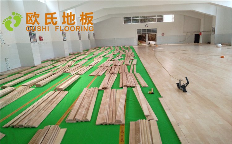 云南省紅河州個舊市綠春小學(xué)體育館木地板項(xiàng)目——?dú)W氏實(shí)木運(yùn)動地板