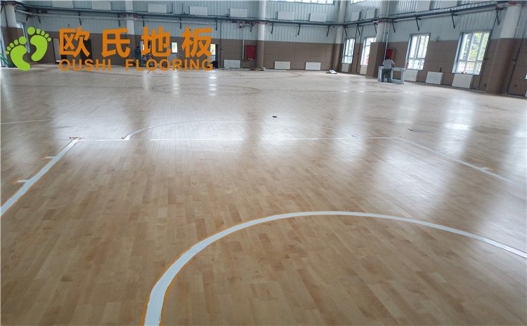 新疆克拉瑪依市獨(dú)山子虹園小區(qū)體育館木地板項(xiàng)目——?dú)W氏實(shí)木運(yùn)動地板